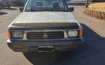 Mitsubishi-mighty-max-1993-silver