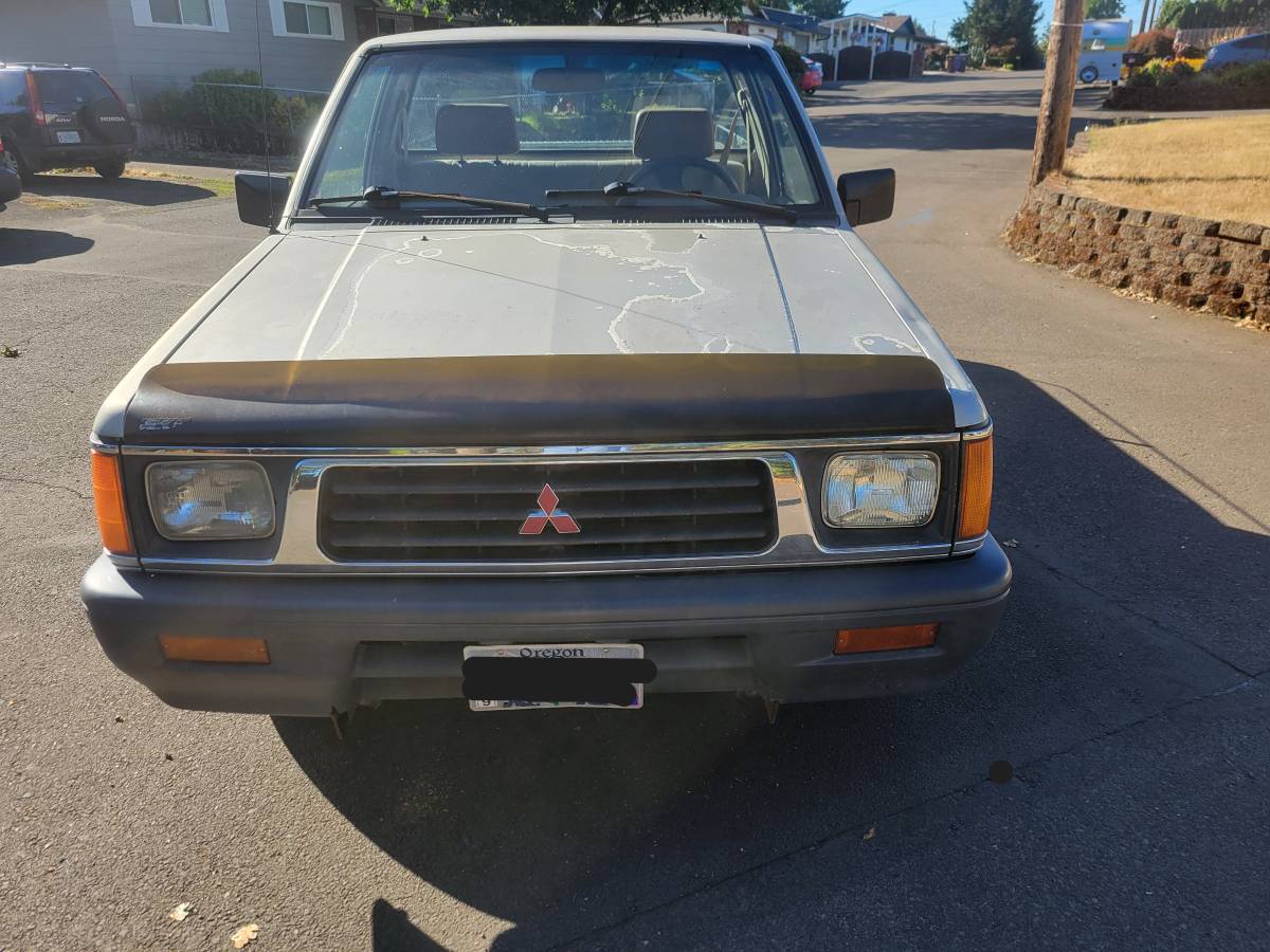 Mitsubishi-mighty-max-1993-silver