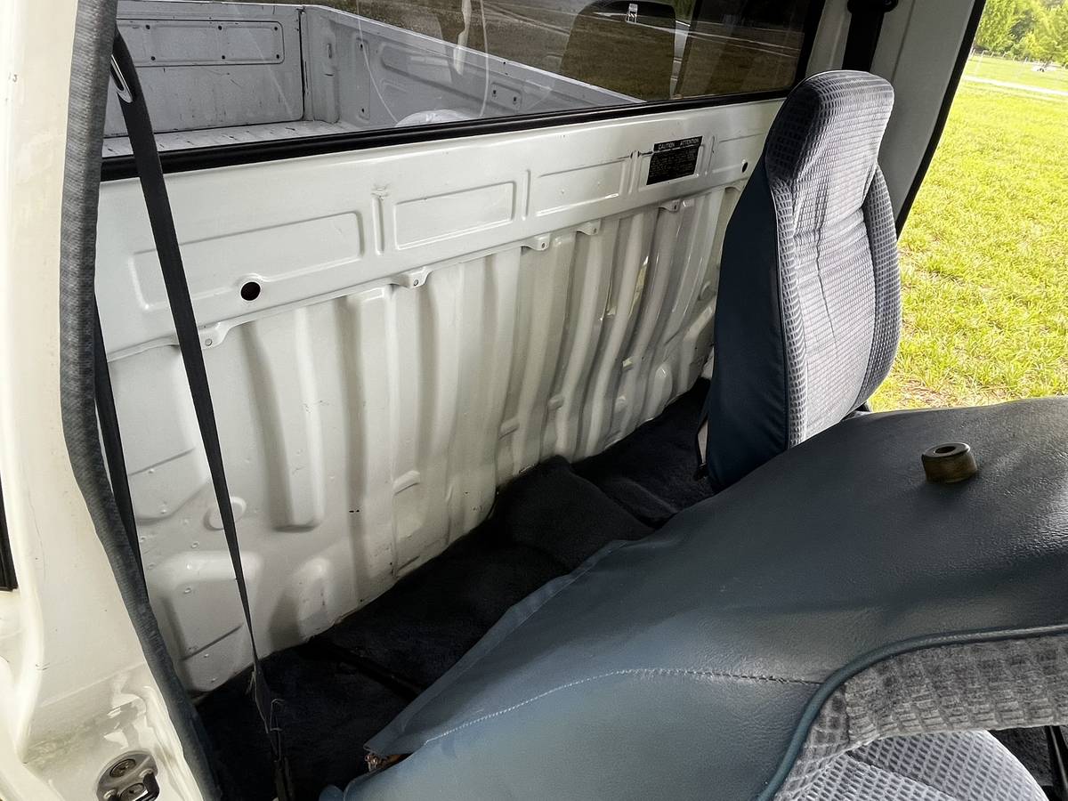 Mitsubishi-mighty-max-1994-white-19