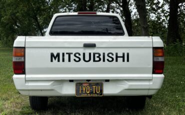 Mitsubishi-mighty-max-1994-white-2