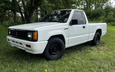 Mitsubishi-mighty-max-1994-white-22