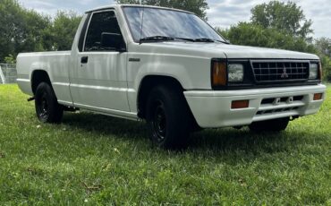 Mitsubishi-mighty-max-1994-white-23