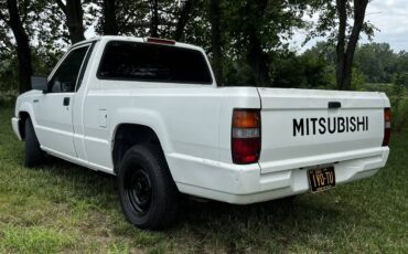 Mitsubishi-mighty-max-1994-white-3