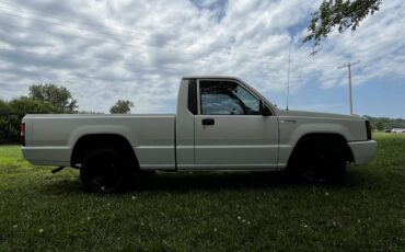 Mitsubishi-mighty-max-1994-white