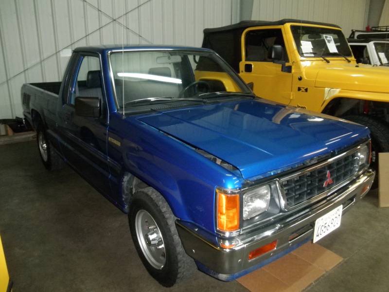 Mitsubishi-mighty-max-regular-cab-pickup-truck-1991-blue-1