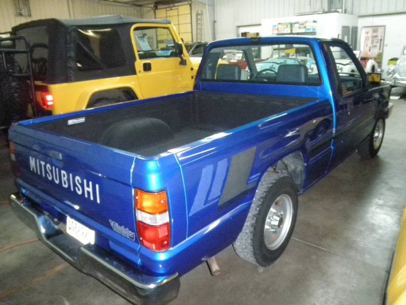 Mitsubishi-mighty-max-regular-cab-pickup-truck-1991-blue-6