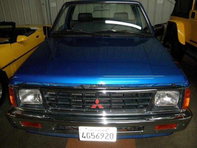 Mitsubishi-mighty-max-regular-cab-pickup-truck-1991-blue-7
