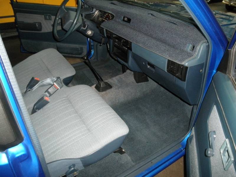 Mitsubishi-mighty-max-regular-cab-pickup-truck-1991-blue-9