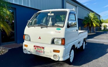 Mitsubishi-mini-truck-1994-white-1