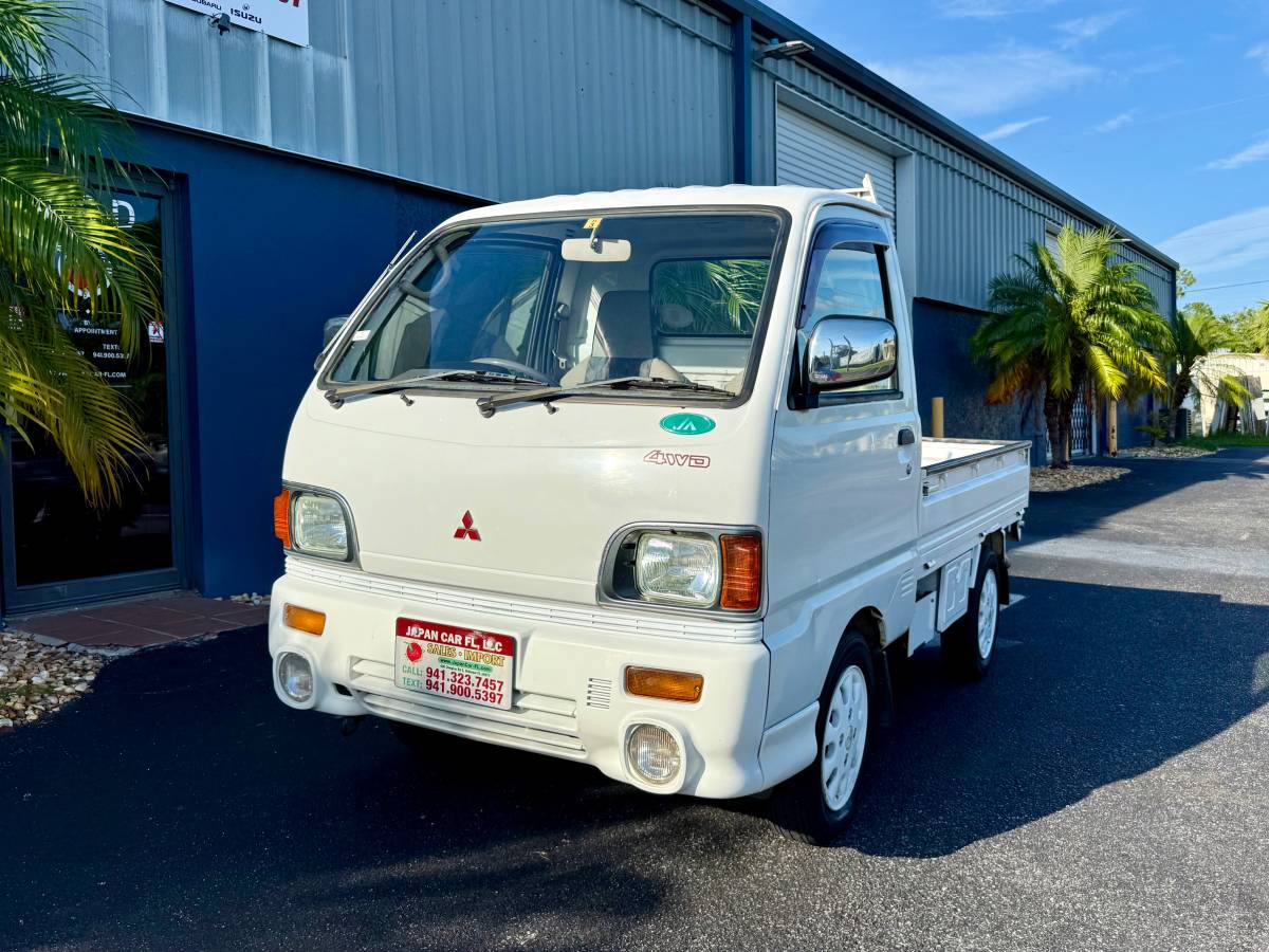 Mitsubishi-mini-truck-1994-white-1