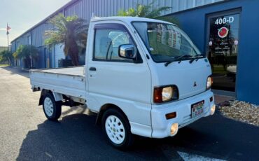 Mitsubishi-mini-truck-1994-white-11