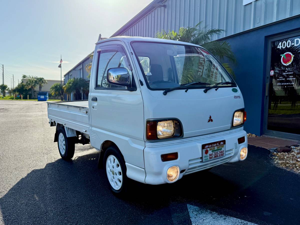 Mitsubishi-mini-truck-1994-white-12