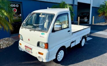 Mitsubishi-mini-truck-1994-white-2