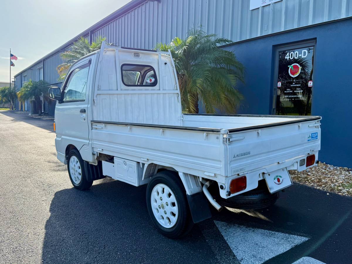 Mitsubishi-mini-truck-1994-white-5