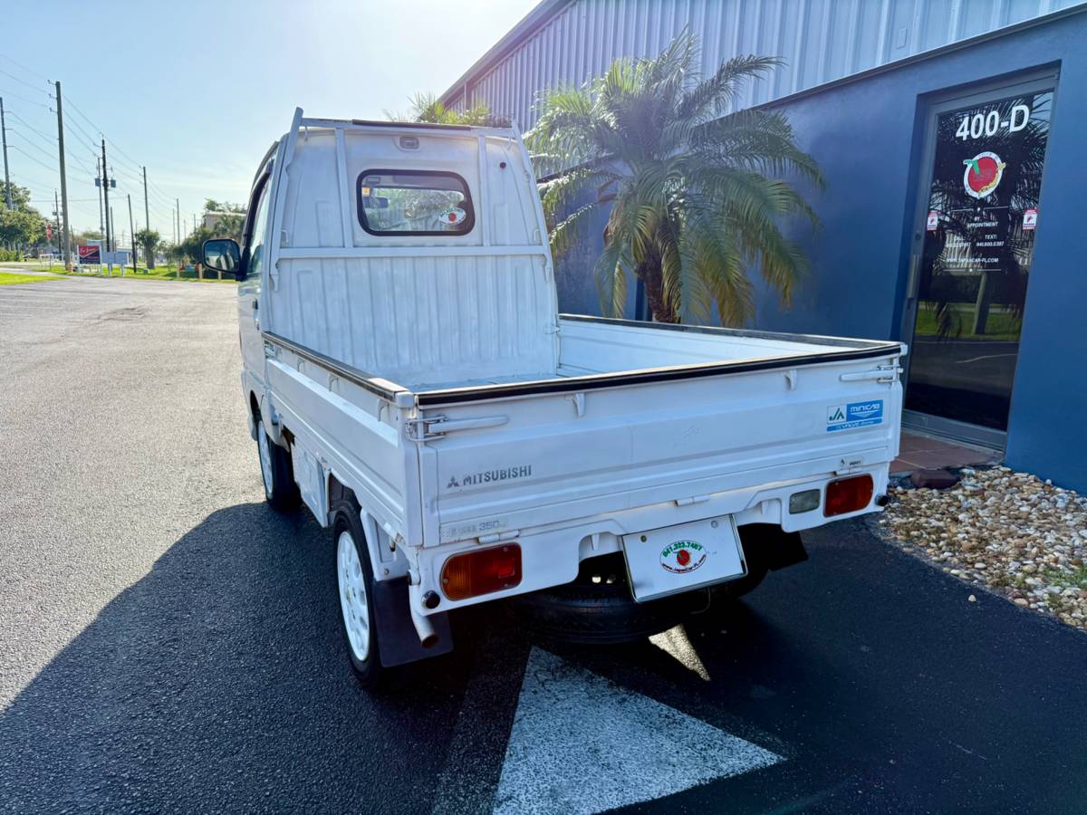 Mitsubishi-mini-truck-1994-white-6