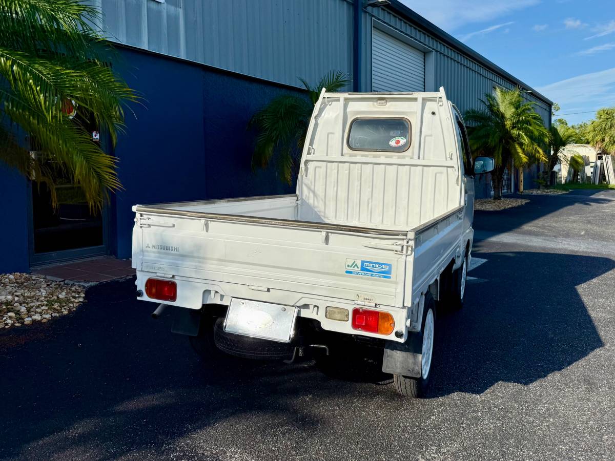 Mitsubishi-mini-truck-1994-white-7