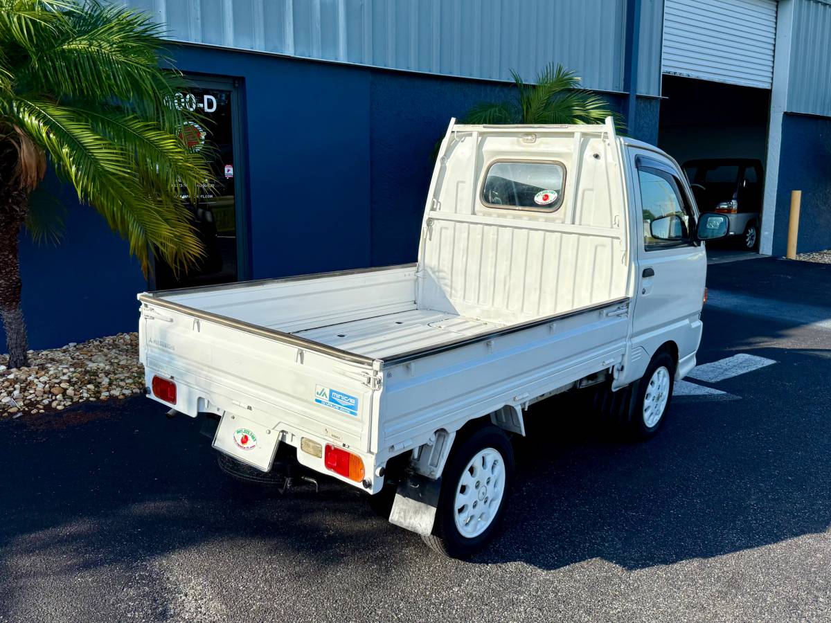 Mitsubishi-mini-truck-1994-white-8