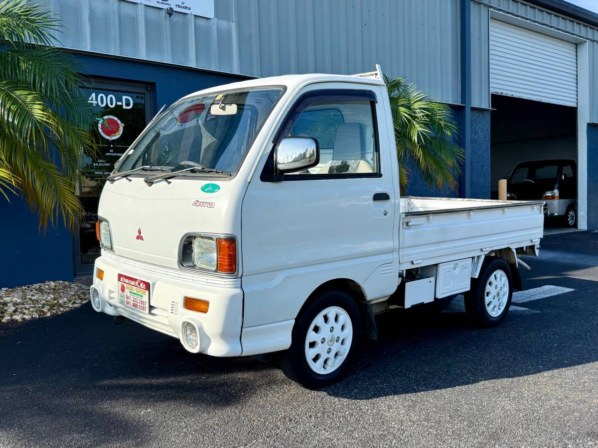 Mitsubishi-mini-truck-1994-white
