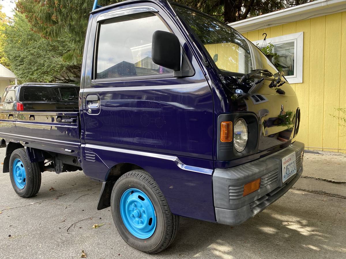 Mitsubishi-minicab-1993-purple-1