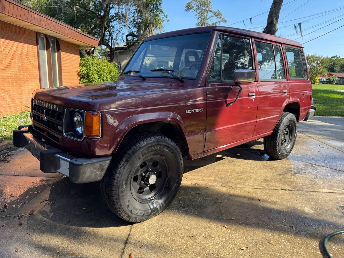 Mitsubishi-montero-1990-1