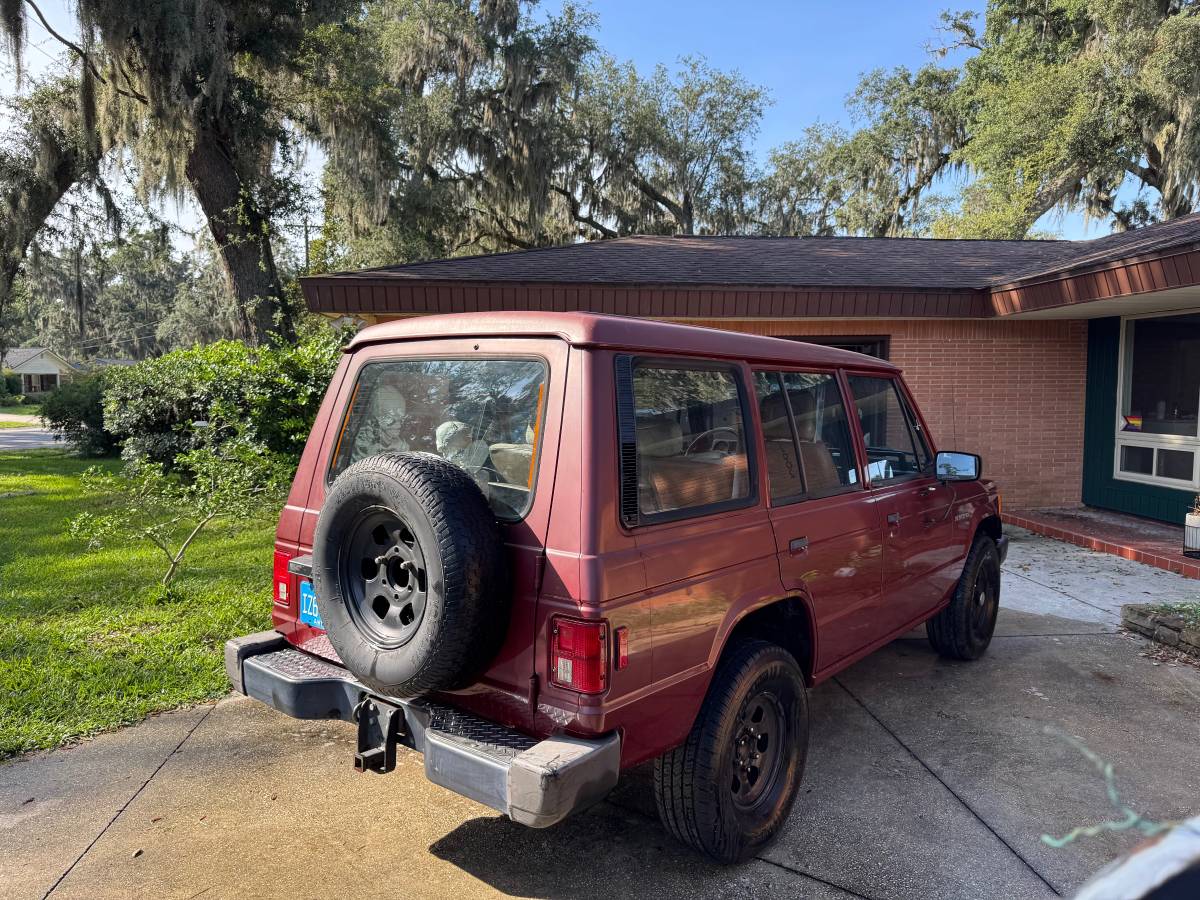 Mitsubishi-montero-1990-2