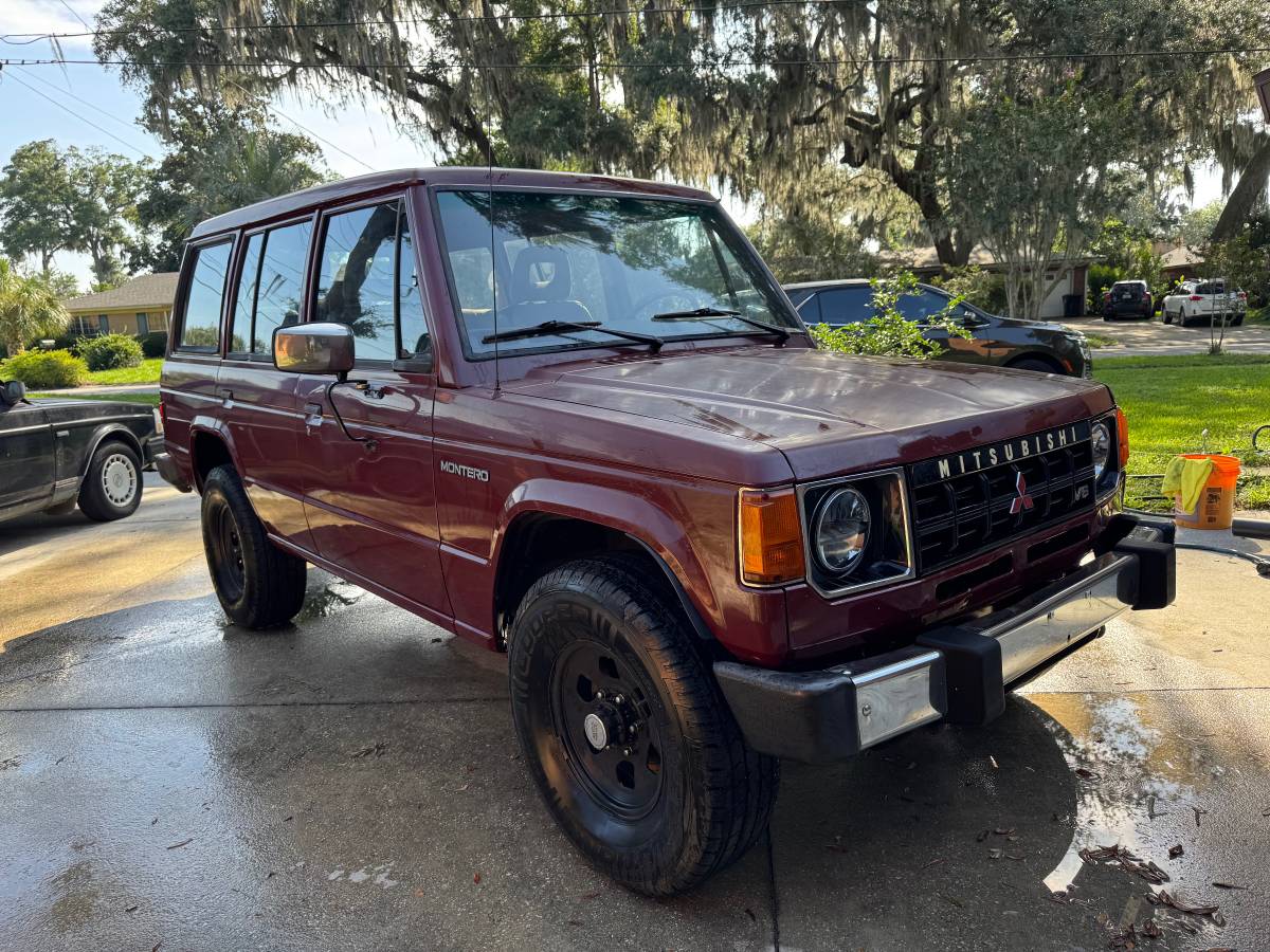Mitsubishi-montero-1990