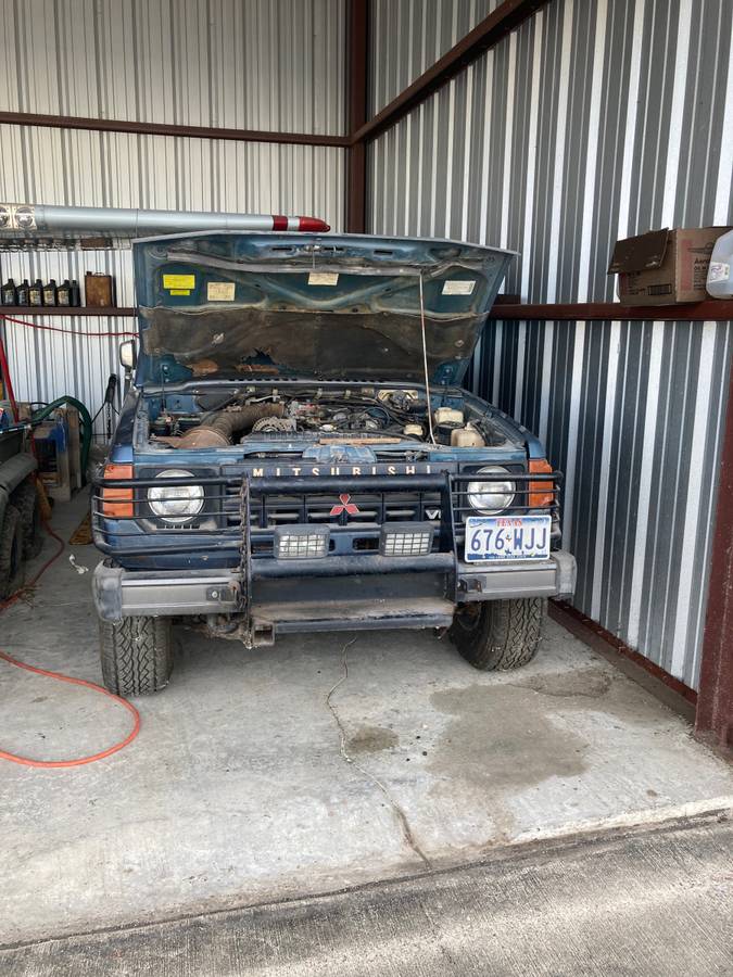 Mitsubishi-montero-1991-blue-1