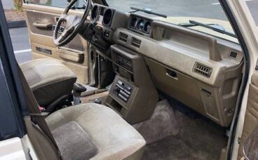 Mitsubishi-montero-1991-brown-10