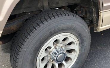 Mitsubishi-montero-1991-brown-11