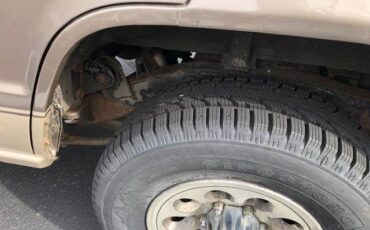 Mitsubishi-montero-1991-brown-12