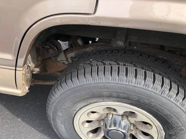 Mitsubishi-montero-1991-brown-12