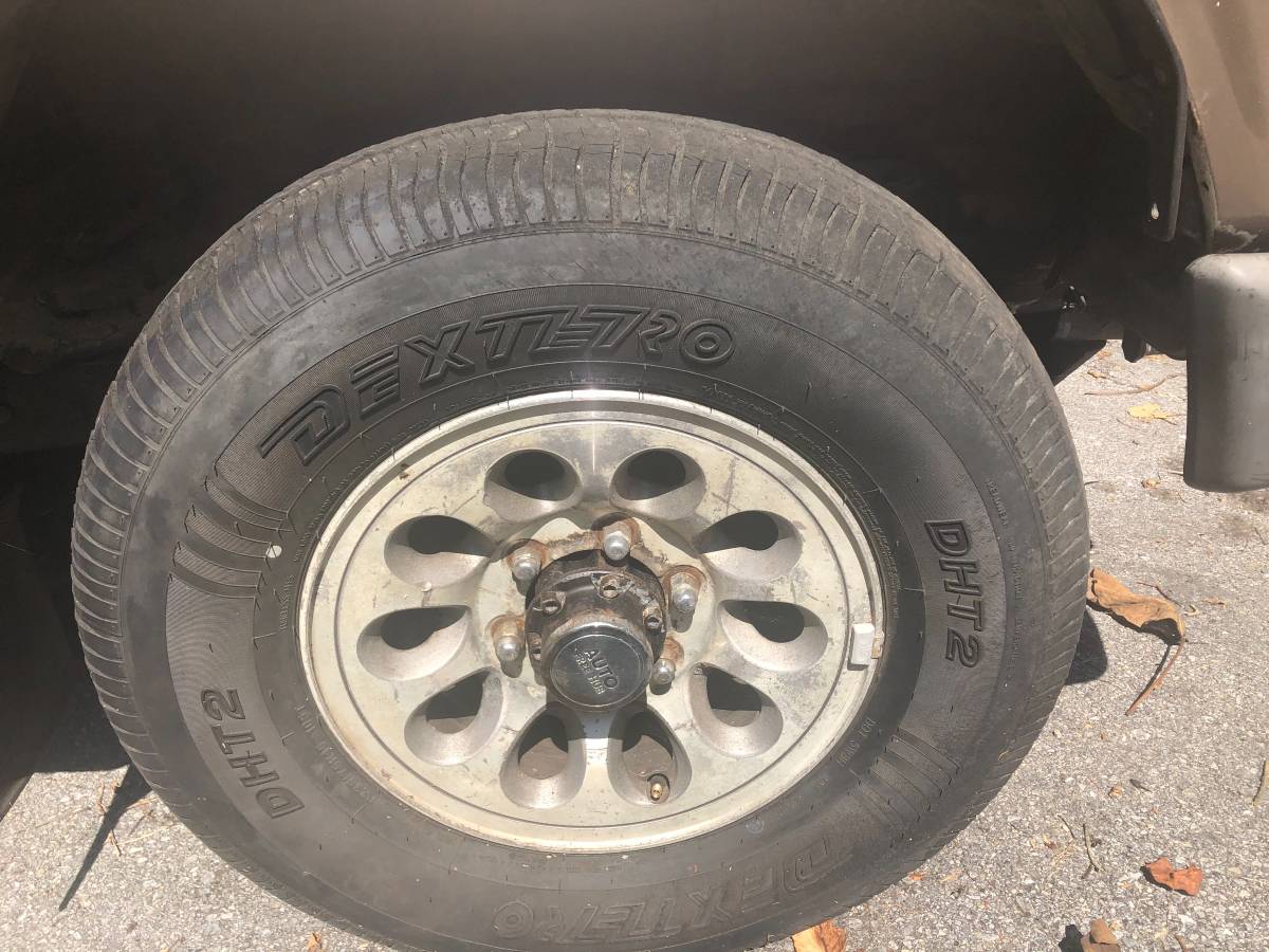 Mitsubishi-montero-1991-brown-3