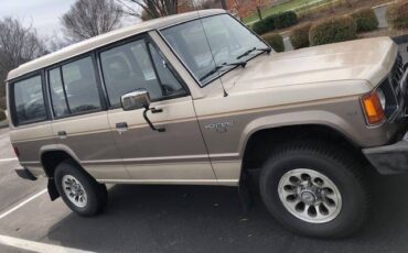 Mitsubishi-montero-1991-brown