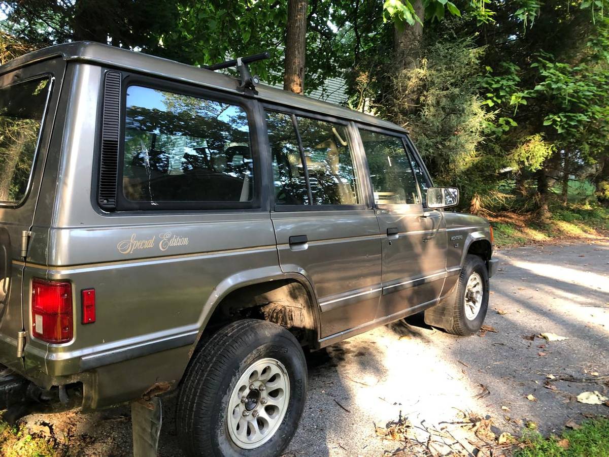 Mitsubishi-montero-1991-brown-7