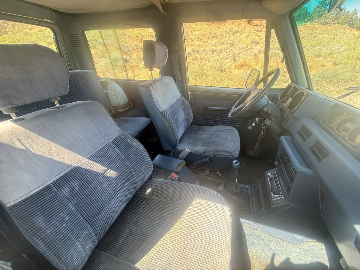 Mitsubishi-montero-sport-1987-10