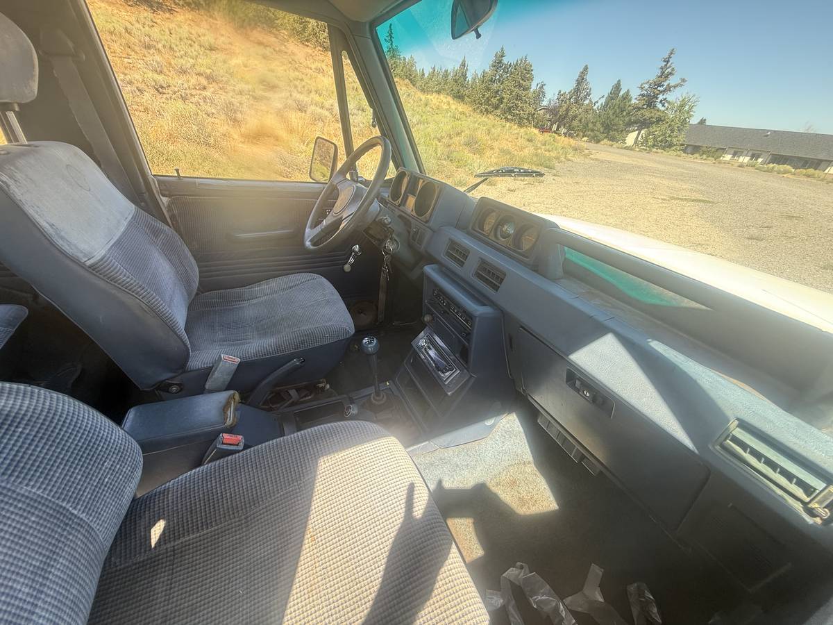Mitsubishi-montero-sport-1987-11