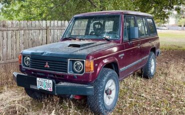Mitsubishi-montero-sport-1991-red