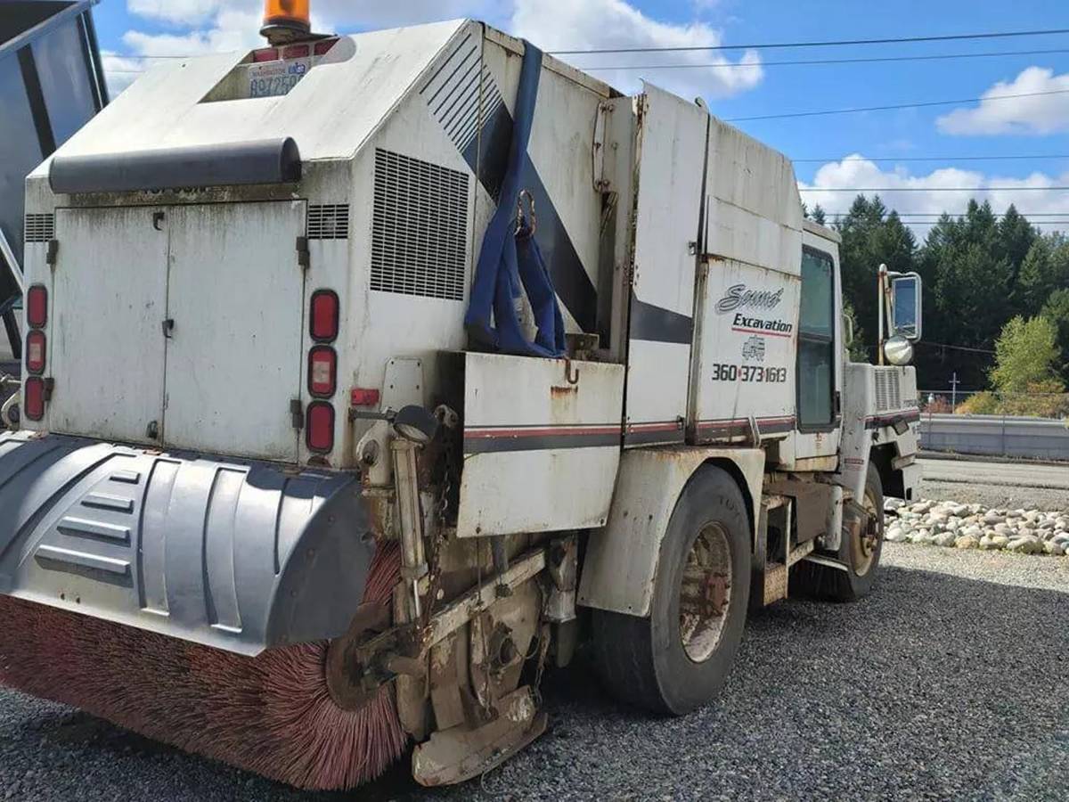 Mobil-sweeper-diesel-1995-white-5