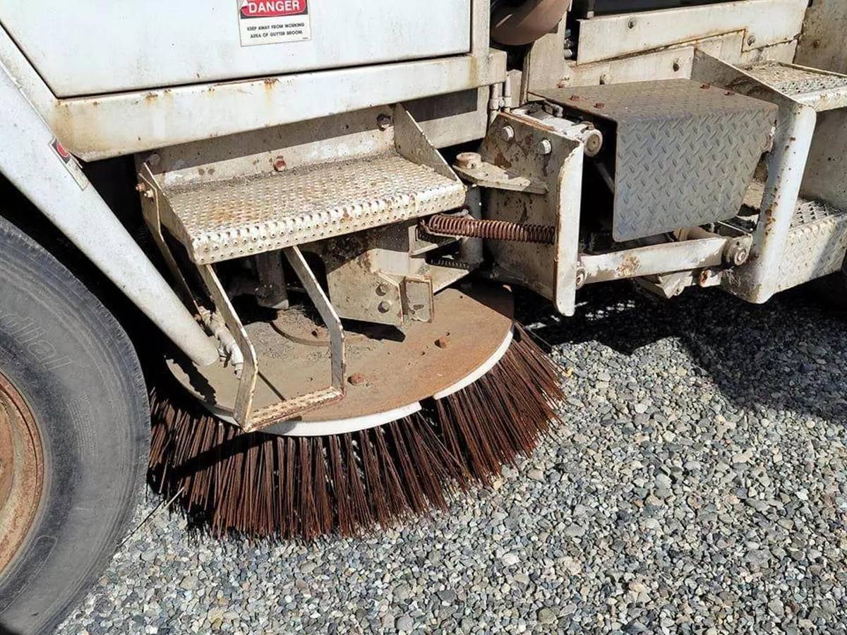 Mobil-sweeper-diesel-1995-white-6