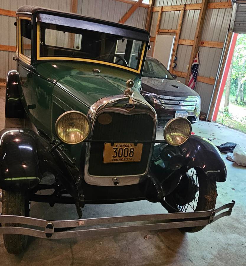 Model-a-ford-fordor-sedan-leatherback-1928-green-2