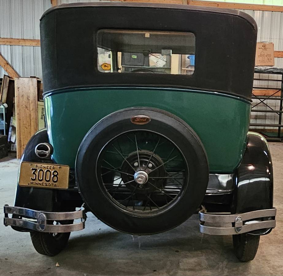 Model-a-ford-fordor-sedan-leatherback-1928-green-3
