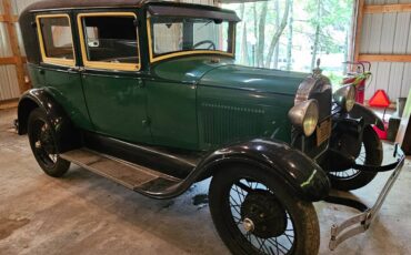 Model-a-ford-fordor-sedan-leatherback-1928-green