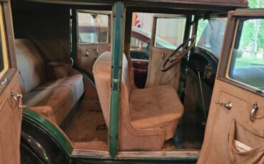 Model-a-ford-fordor-sedan-leatherback-1928-green-6