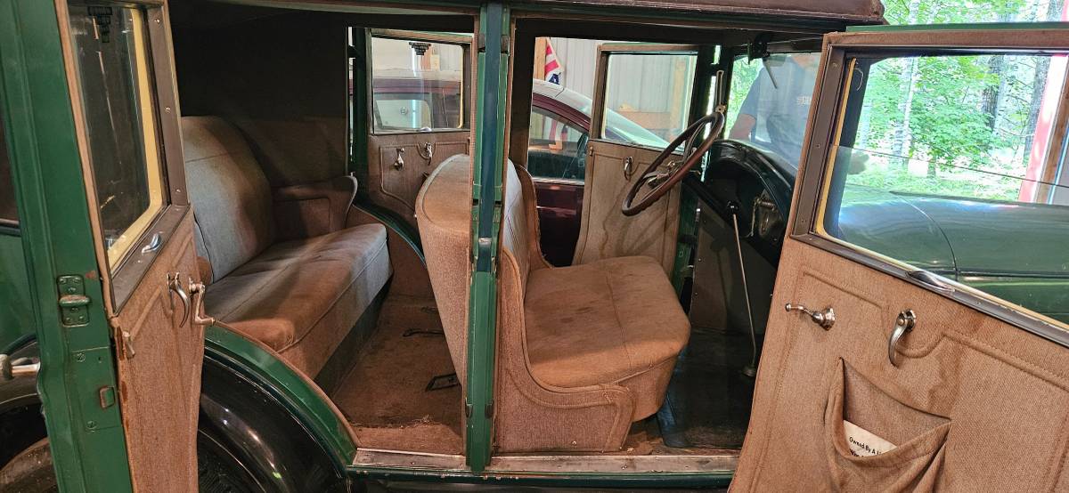 Model-a-ford-fordor-sedan-leatherback-1928-green-6