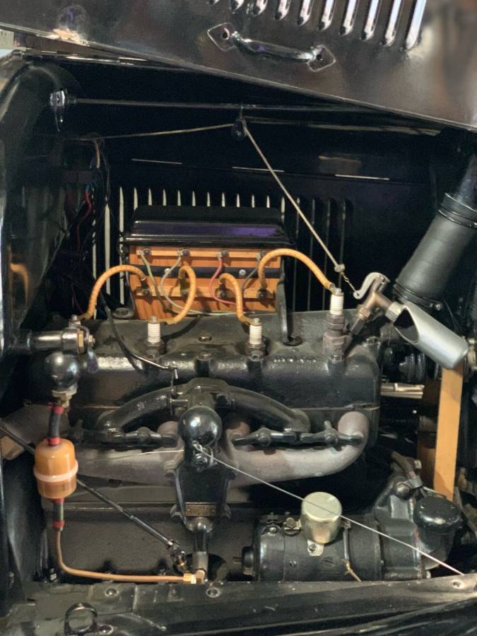 Model-t-ford-roadster-1927-3