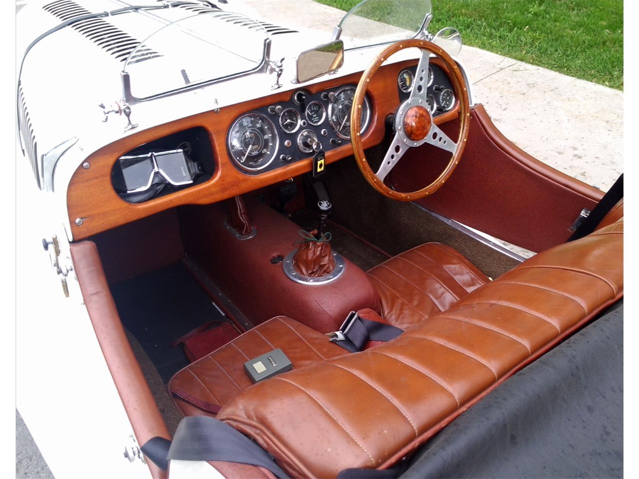 Morgan-Plus-4-1957-White-Brown-5
