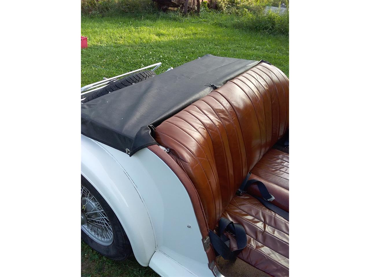 Morgan-Plus-4-1957-White-Brown-7