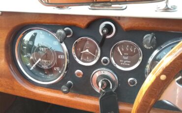 Morgan-Plus-4-1957-White-Brown-9
