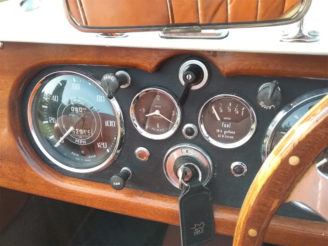Morgan-Plus-4-1957-White-Brown-9