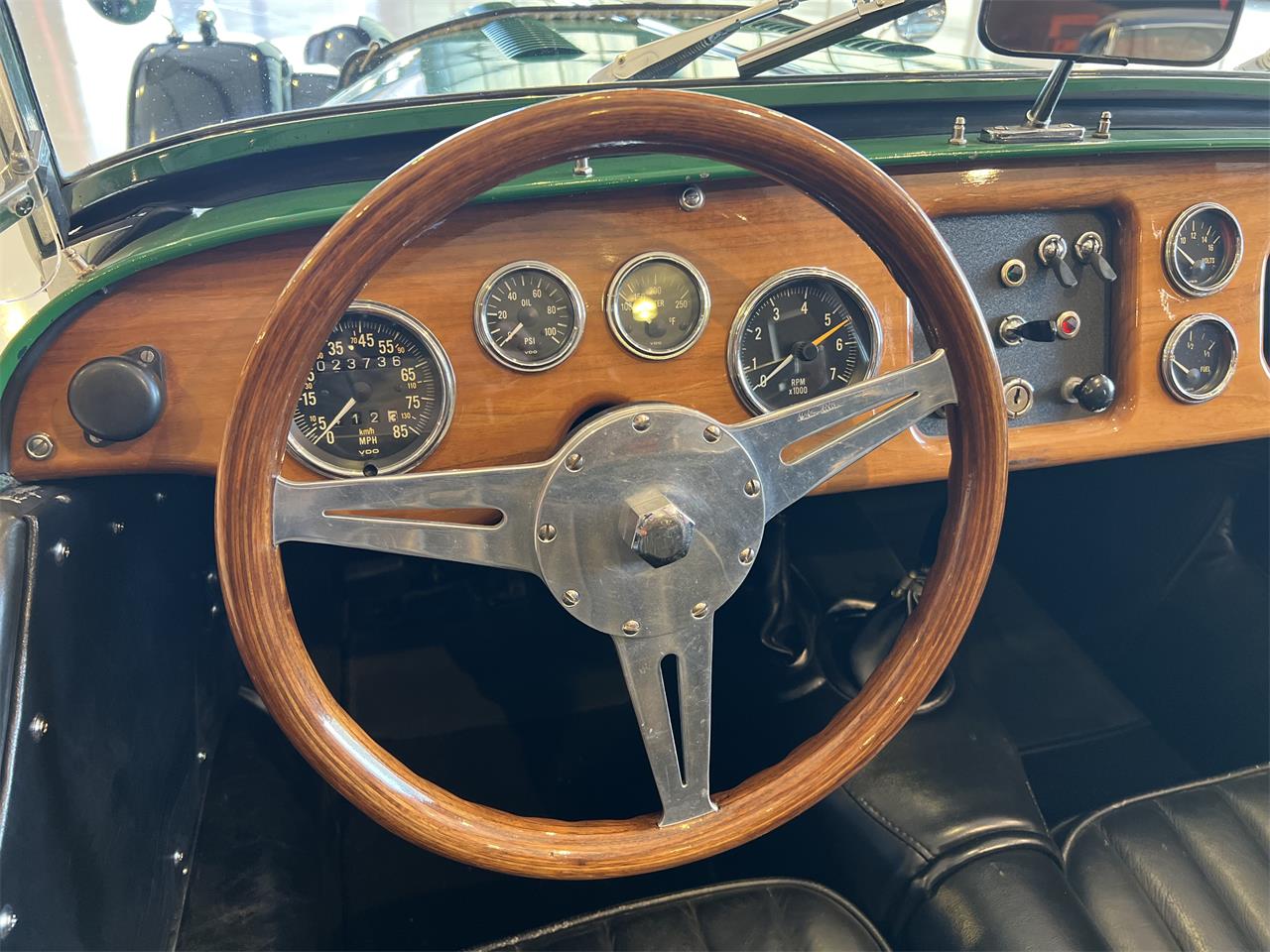 Morgan-Roadster-1964-Green-Black-4